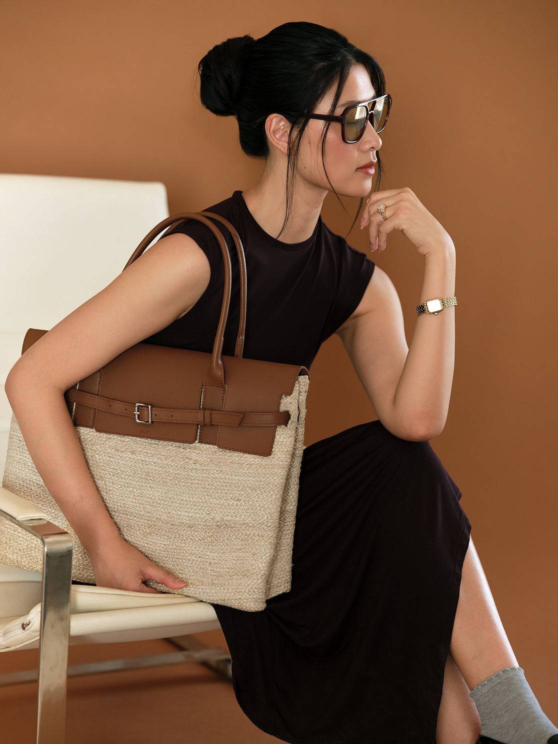 Woman carrying the Marché Belted Bag
