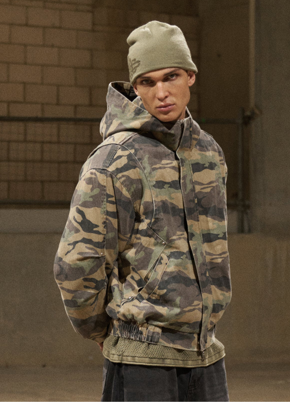WASHED CAMO HOODED JACKET