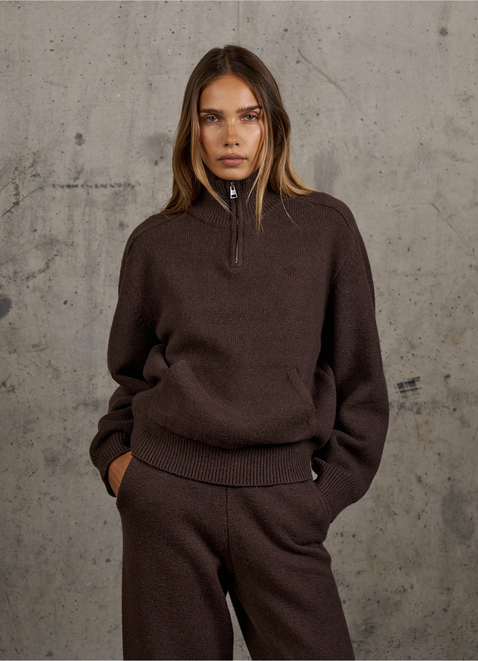 EMBLEM EMBROIDERED FUNNEL NECK