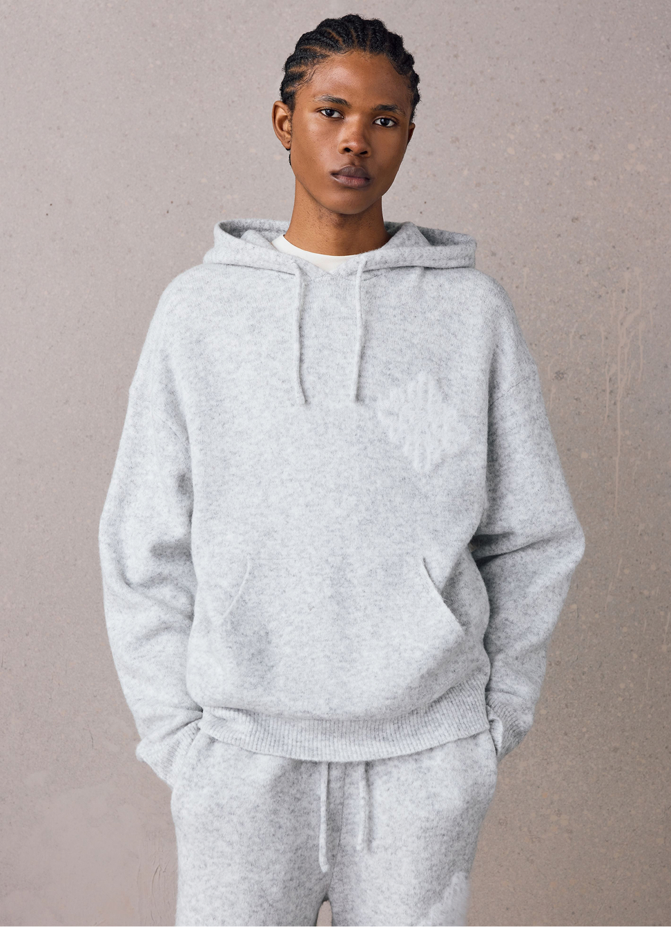 EMBLEM FLUFFY KNIT HOODIE