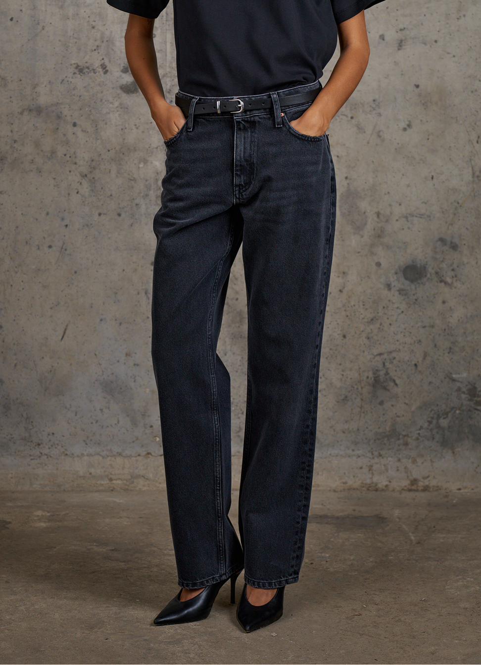 STRAIGHT LEG JEANS