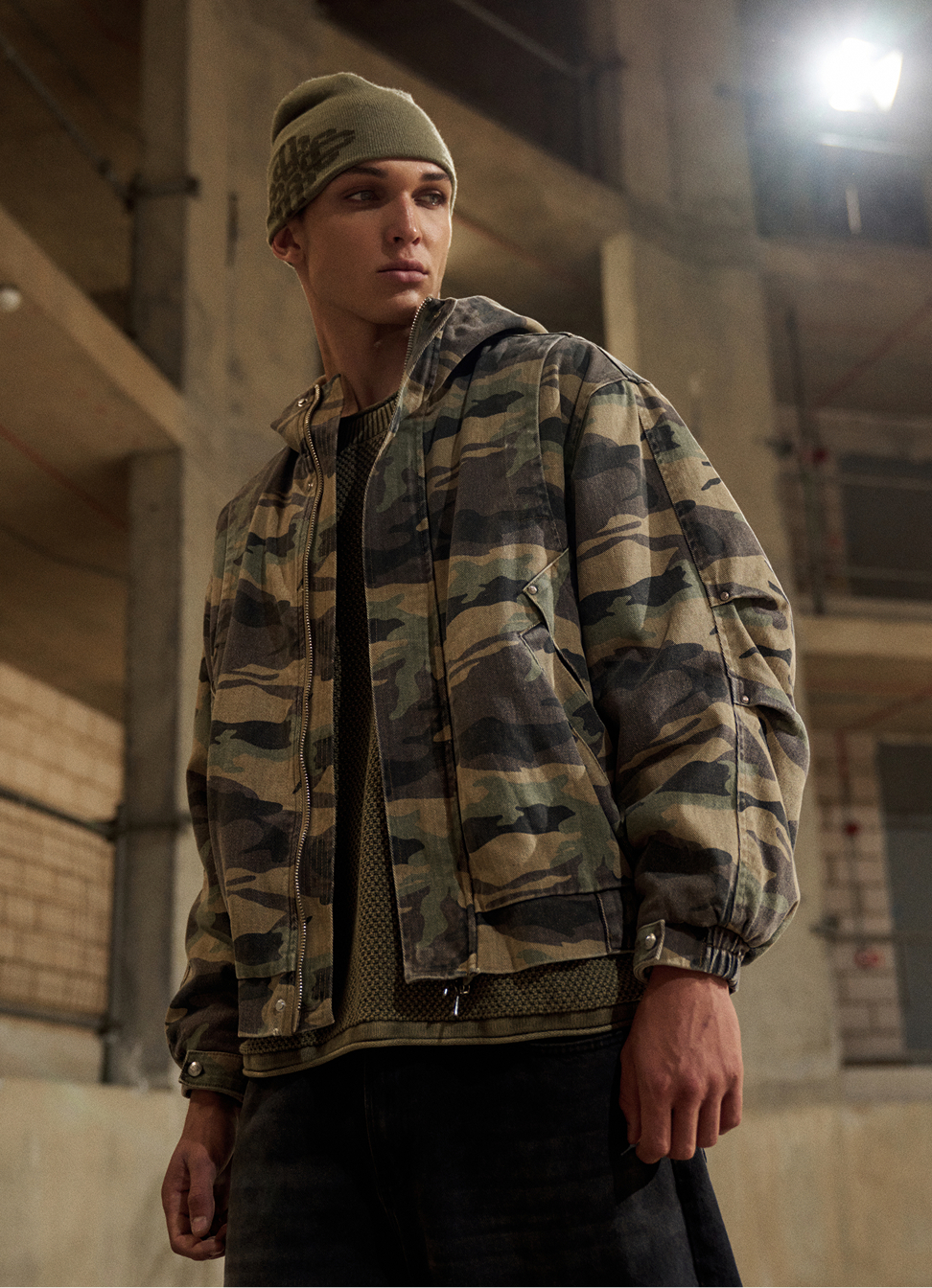 WASHED CAMO HOODED JACKET