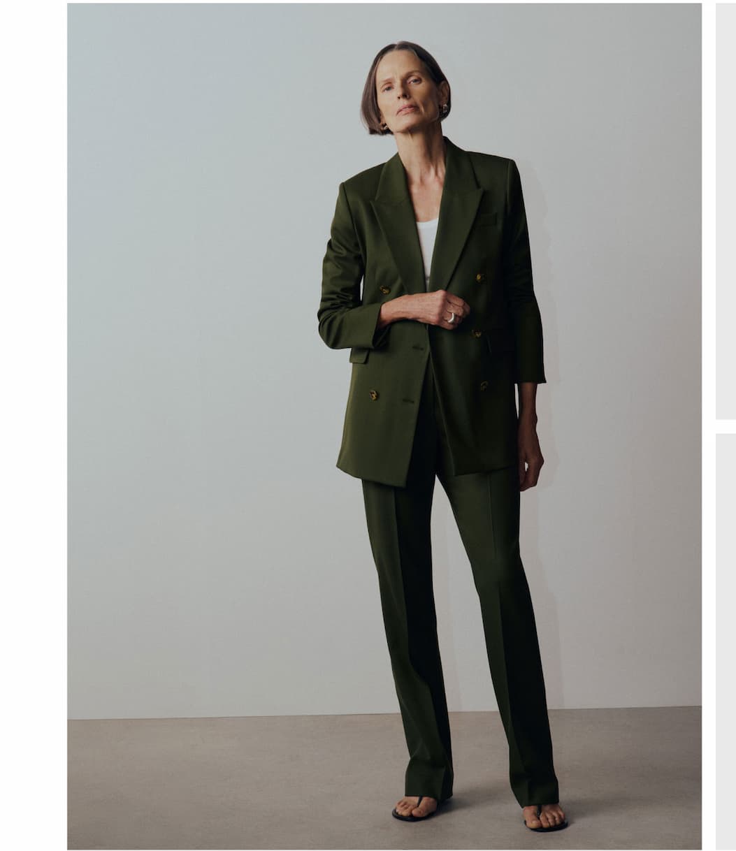 A matching Olive suit in our signature Seasonless Wool makes for a timeless, pulled-together look with understated ease.