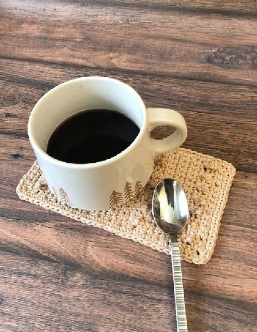 A crocheted mug rug >>
