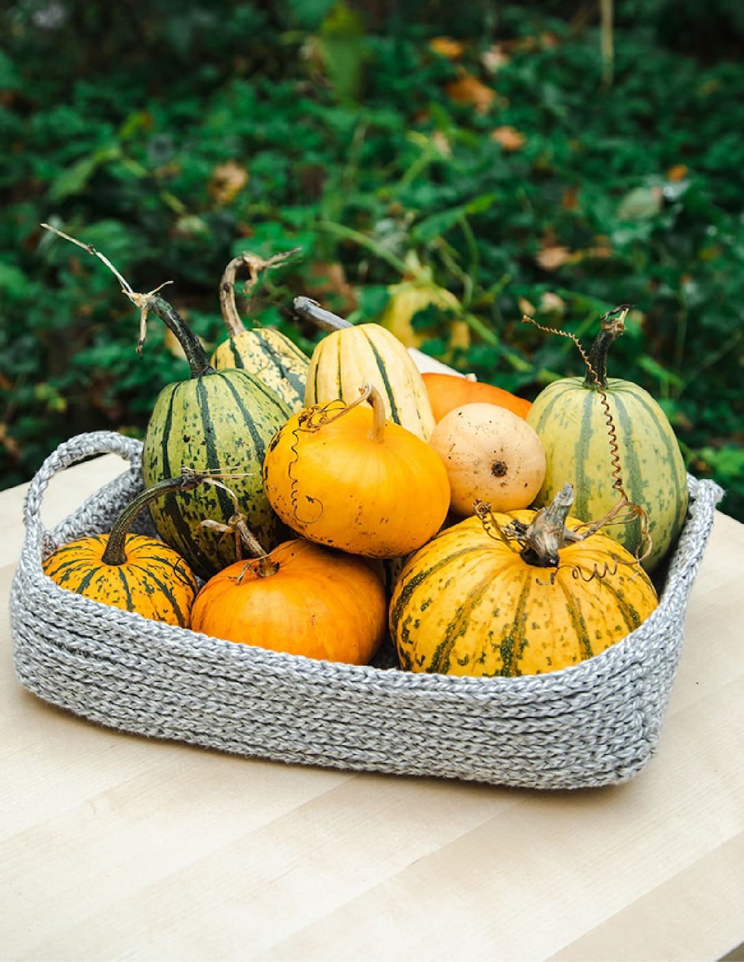 A crocheted basket >>