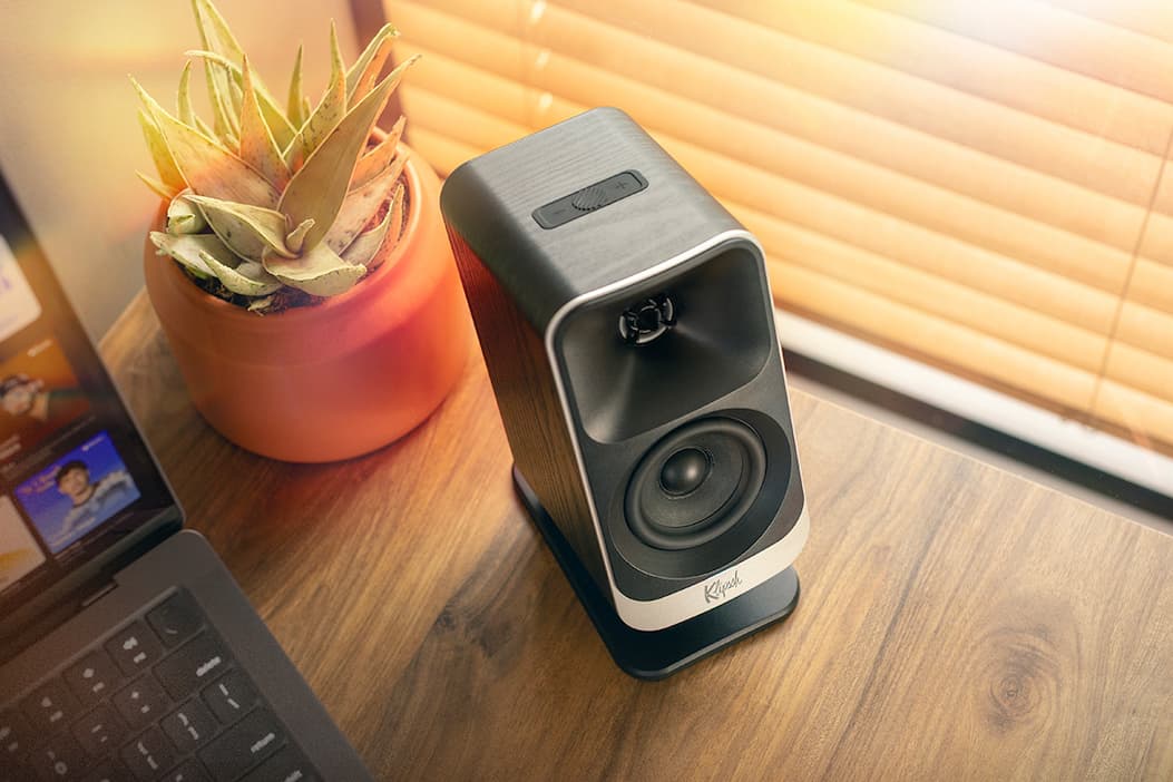 Promedia Lumina on desk