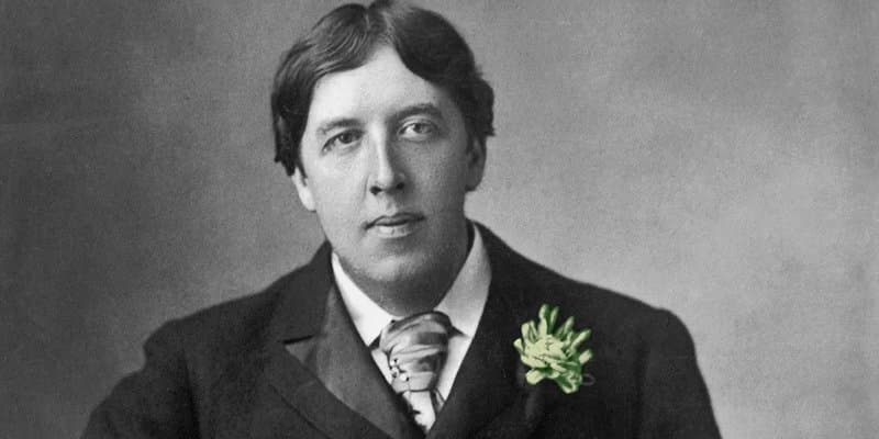 How Oscar Wilde Created a Queer, Mysterious Symbol in Green Carnations