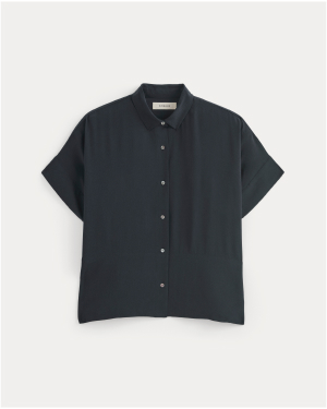 Image | The Boxy Shirt in Washable Silk in Navy