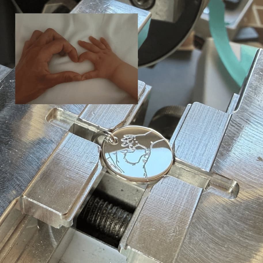 Fotogravur auf personalisiertem Schmuck